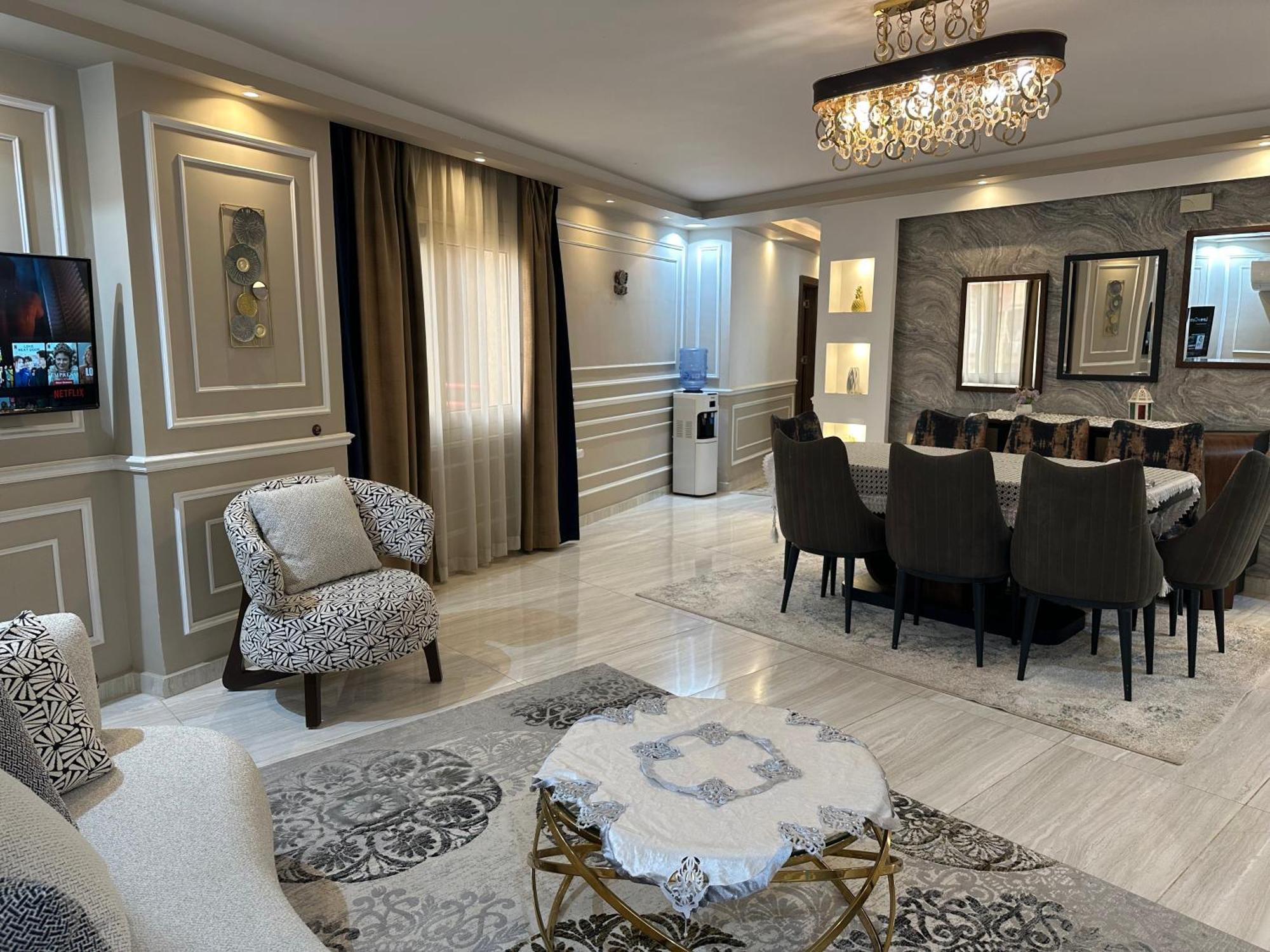 Apartment Luxurious In